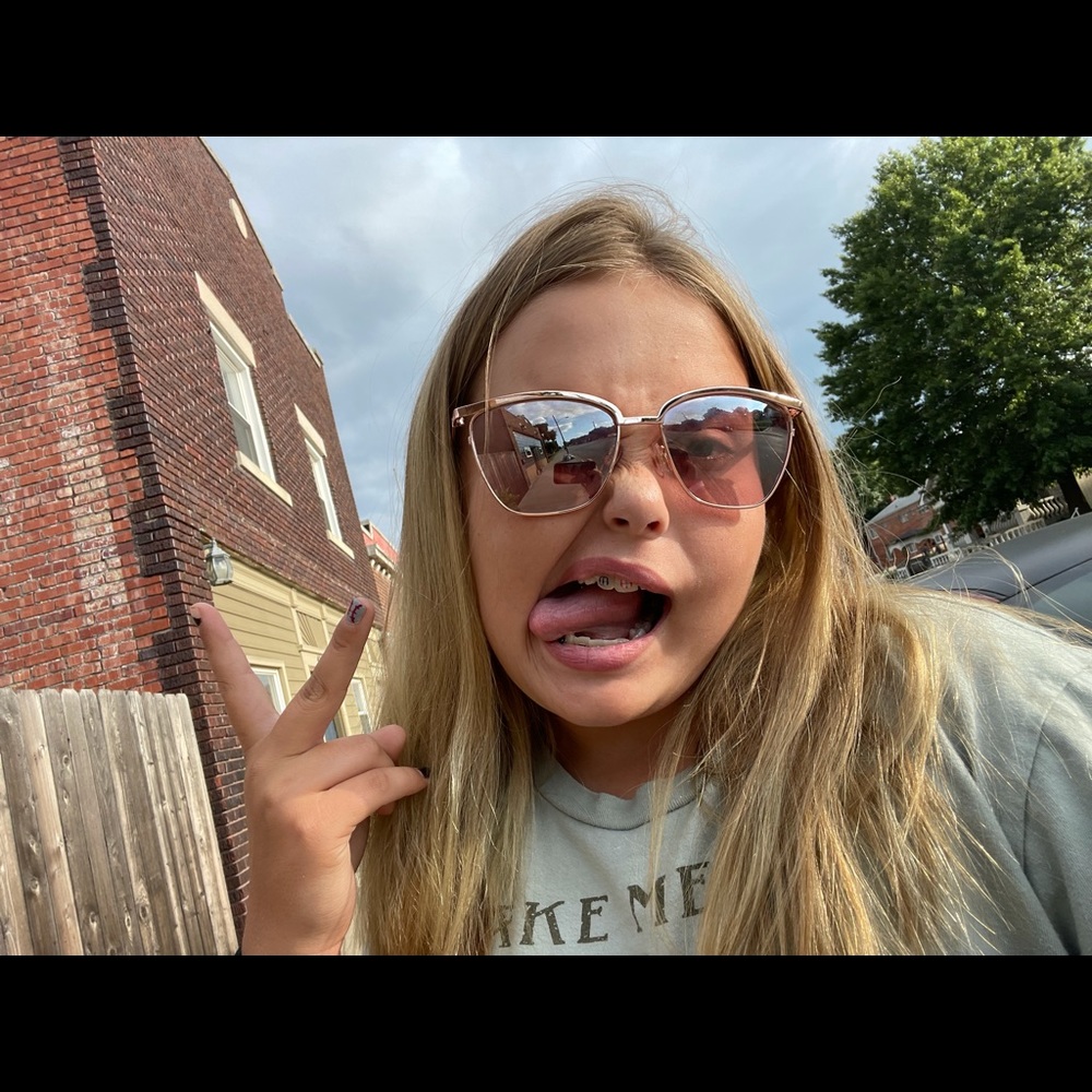 Meet your Posher, Sadie